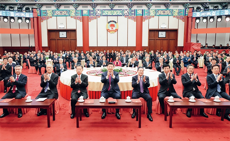 2023年12月29日，全國政協(xié)在北京舉行新年茶話會。黨和國家領(lǐng)導(dǎo)人習(xí)近平、李強、趙樂際、王滬寧、蔡奇、丁薛祥、李希、韓正出席茶話會并觀看演出。 新華社記者 鞠鵬/攝