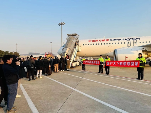 2024春運第一天，東航4架C919大飛機全部投入商業(yè)運營。東航供圖