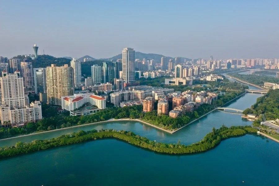 筼筜湖周邊城市景觀。新華社記者 姜克紅 攝