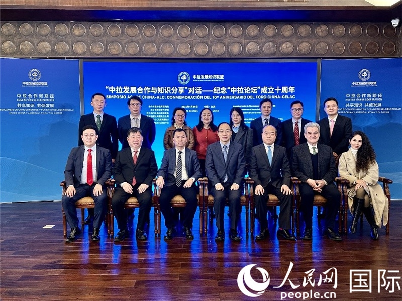 與會(huì)嘉賓合影留念。人民網(wǎng)記者 周雨攝