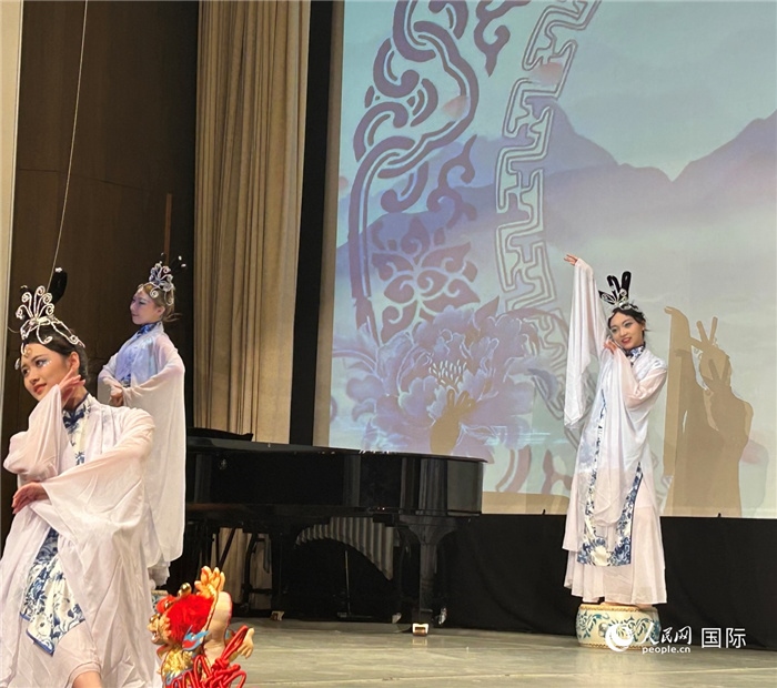 舞蹈《青花瓷》，表演者：德國中歐文化藝術(shù)交流協(xié)會(huì)