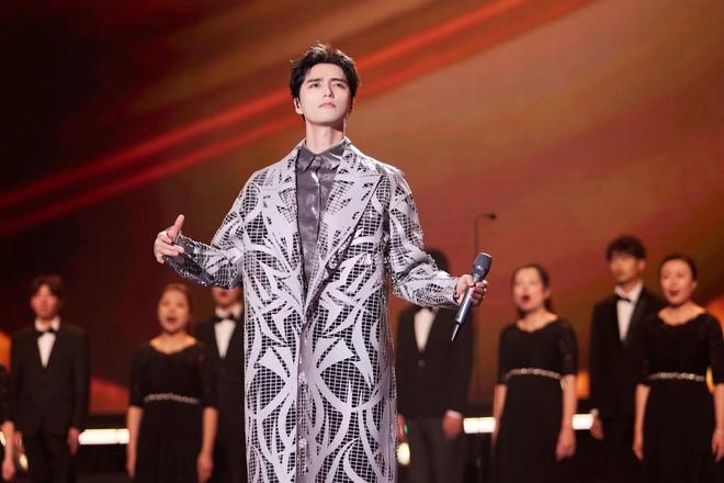演員李建義、許魏洲和歌手等的音樂秀《有種浪漫叫中國航天》