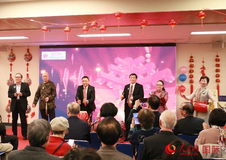 打擊樂(lè)合奏《春節(jié)序曲》。人民網(wǎng) 許可攝