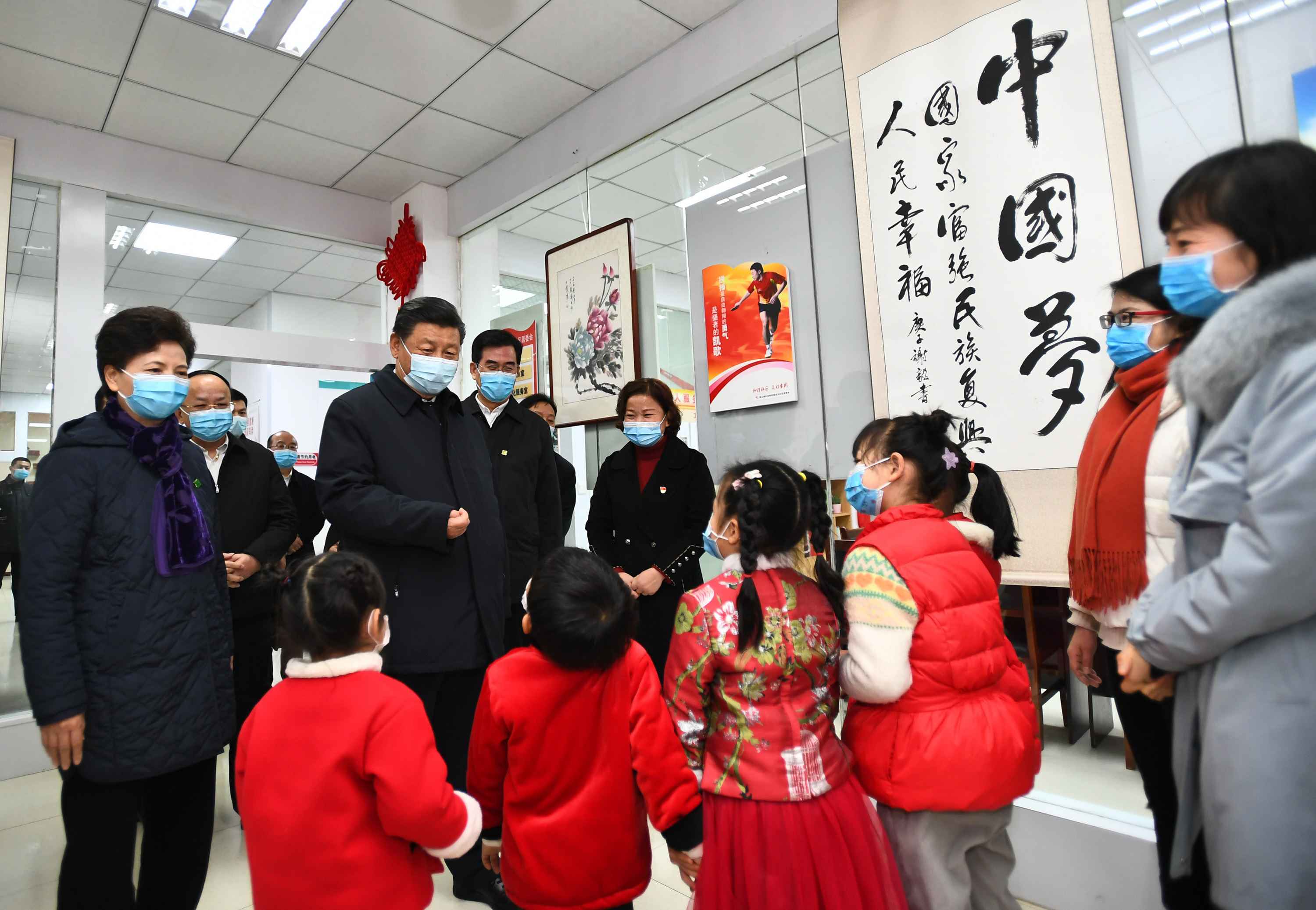 △ 2021年2月4日下午，習(xí)近平在貴陽(yáng)市觀山湖區(qū)金陽(yáng)街道金元社區(qū)，看望慰問(wèn)社區(qū)居民。