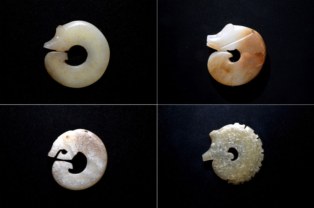 這是在殷墟博物館新館內(nèi)展出的龍形玉玦（拼版照片，1月9日攝）