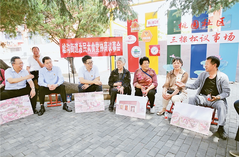 2023年6月2日，江蘇省連云港市連云區(qū)政協(xié)工委在墟溝街道桃園社區(qū)舉行“有事好商量”協(xié)商議事會。 人民圖片 朱華南/攝