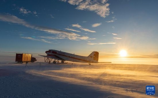 2月5日，“雪鷹601”?？吭谀蠘O中山冰雪機場。新華社發(fā)（裴文悅攝）