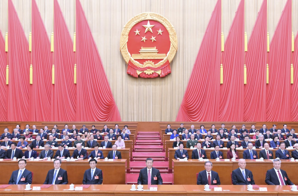 3月11日，第十四屆全國人民代表大會第二次會議在北京人民大會堂閉幕。黨和國家領(lǐng)導人習近平、李強、王滬寧、蔡奇、丁薛祥、李希、韓正等在主席臺就座。趙樂際主持閉幕會。