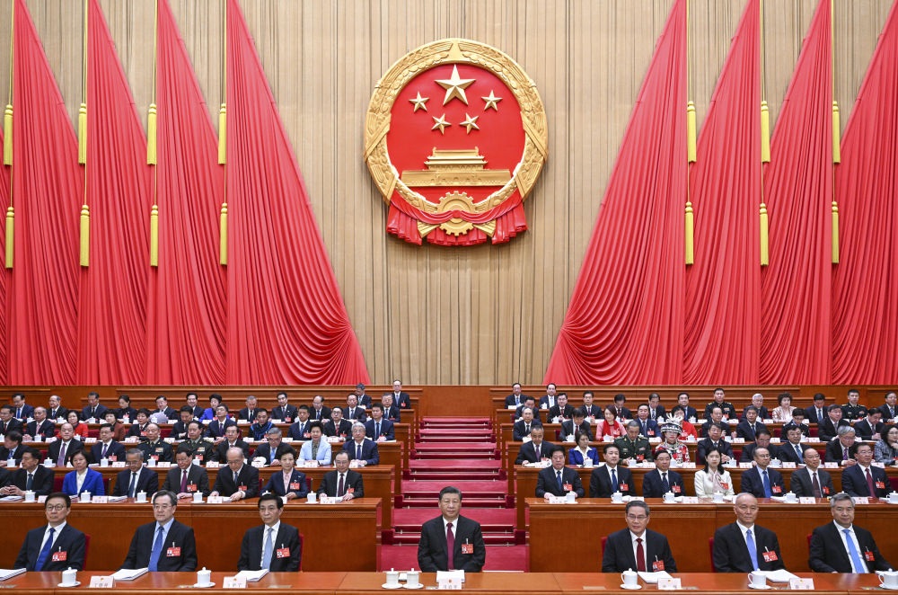 3月5日，第十四屆全國人民代表大會第二次會議在北京人民大會堂開幕。黨和國家領(lǐng)導人習近平、李強、王滬寧、蔡奇、丁薛祥、李希、韓正等出席大會。趙樂際主持大會。
