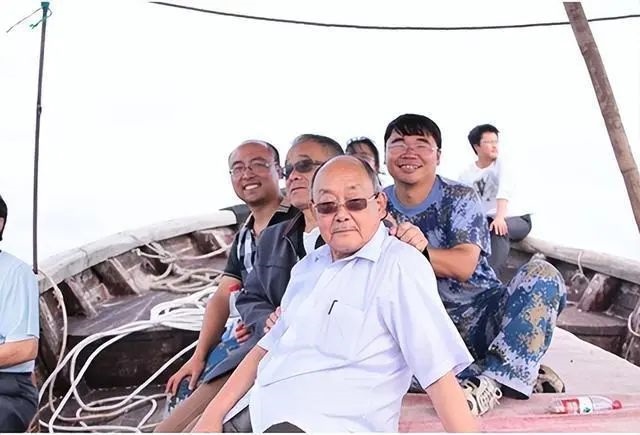 楊士莪院士參加海試。哈爾濱工程大學(xué)供圖