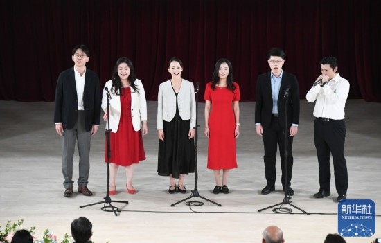 3月21日，國家開發(fā)銀行阿卡貝拉合唱團(tuán)在音樂會上演出。新華社記者 任超 攝