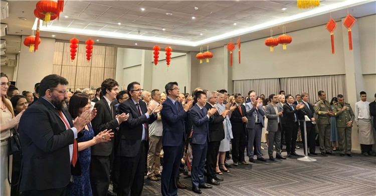 當(dāng)?shù)貢r間3月27日，中國駐累西腓新任總領(lǐng)事蘭和平舉行到任招待會。圖為招待會現(xiàn)場。中國駐累西腓總領(lǐng)事館供圖