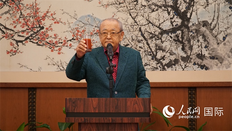 原東京國際電影節(jié)主席依田巽致祝酒辭。人民網(wǎng) 蔣曉辰攝