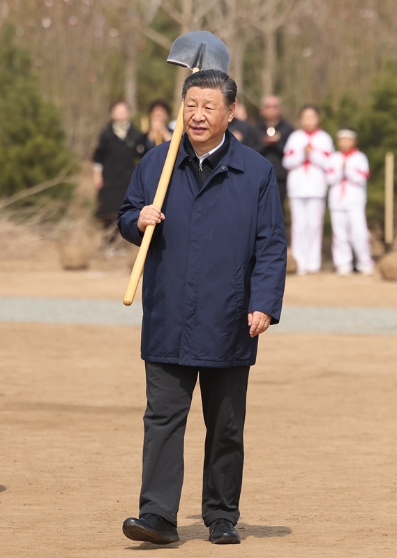 2024年4月3日，習(xí)近平總書記來到北京市通州區(qū)潞城鎮(zhèn)參加首都義務(wù)植樹活動(dòng)。