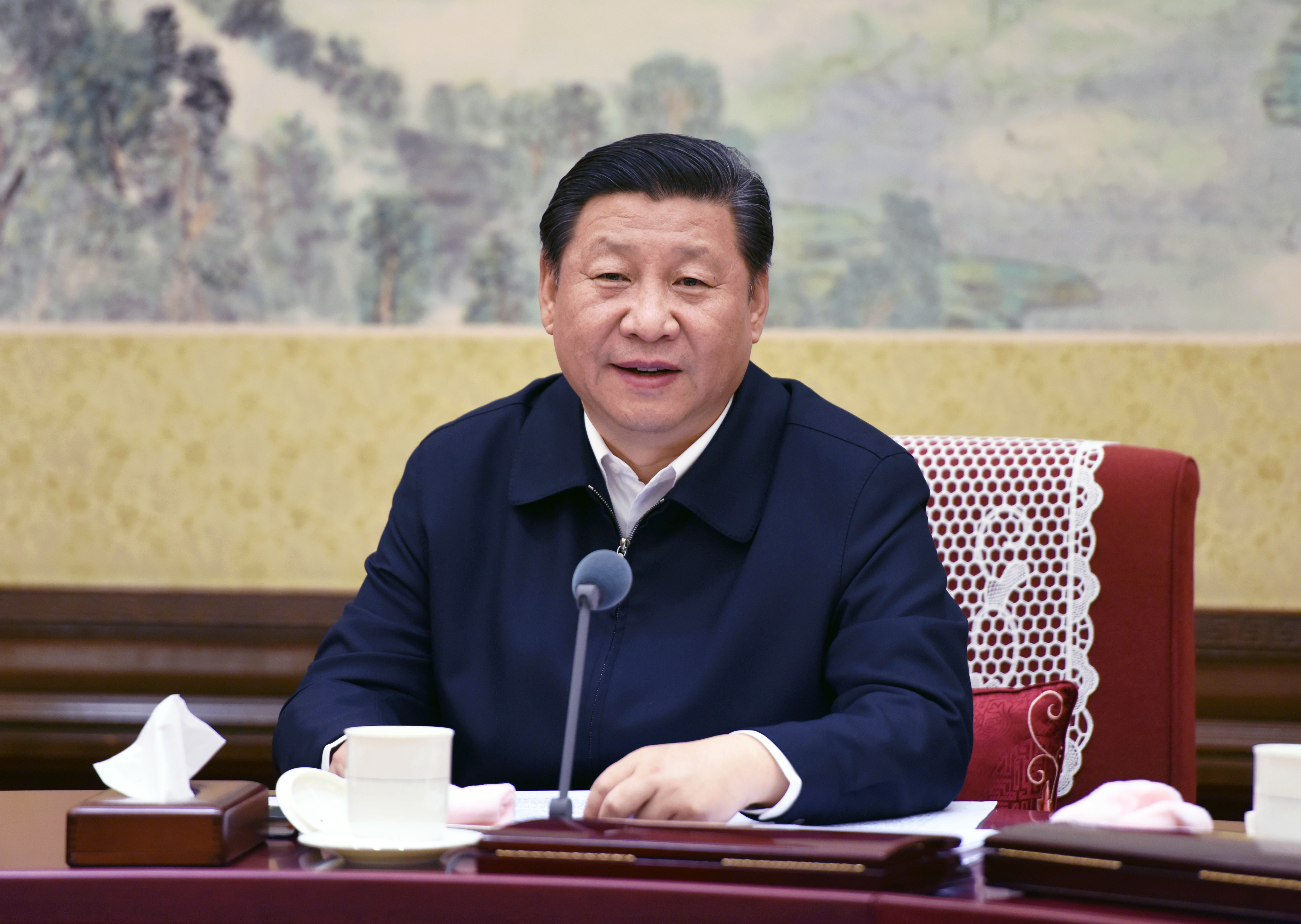 △ 2015年12月28日至29日，中共中央政治局召開專題民主生活會，對照檢查踐行“三嚴三實”情況，討論研究加強黨風廉政建設(shè)措施。習近平總書記主持會議并發(fā)表重要講話。