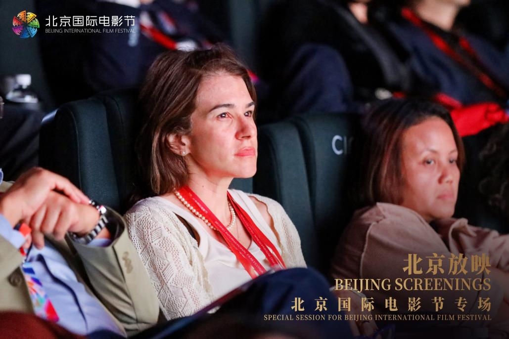 外國影人認真聆聽中國影片推介內容。主辦方供圖