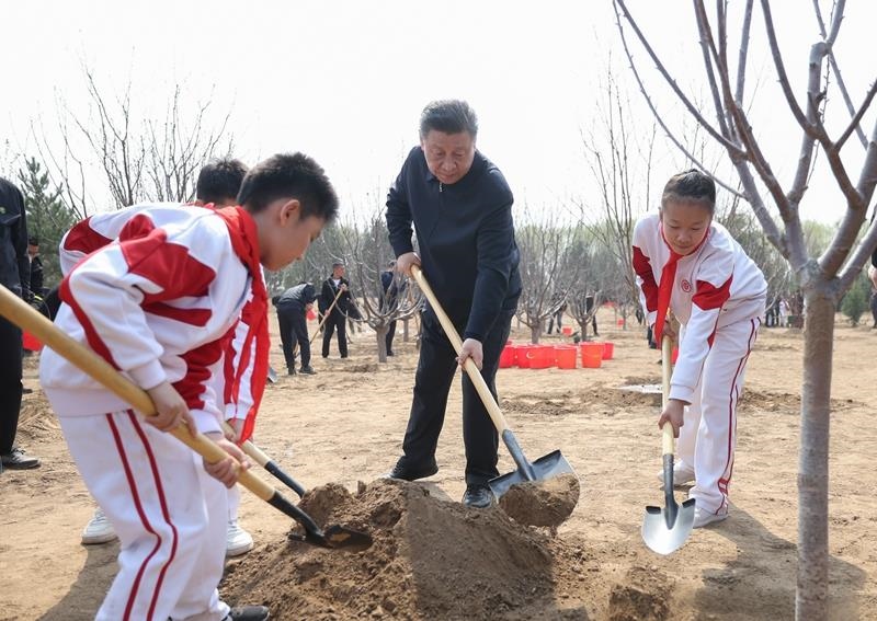 △2024年4月3日，習(xí)近平總書記來到北京市通州區(qū)潞城鎮(zhèn)參加首都義務(wù)植樹活動。