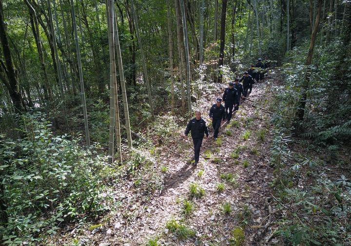 △2022年1月19日，武夷山國家公園護林員在巡山。