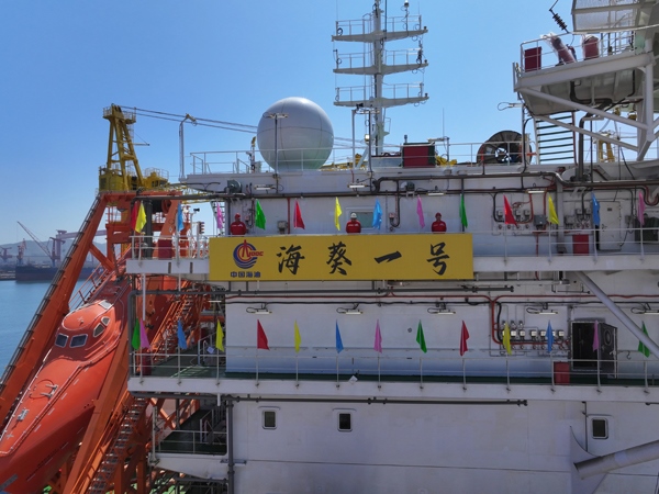 亞洲首艘圓筒型FPSO“?？惶?hào)”建造完工。韓慶攝