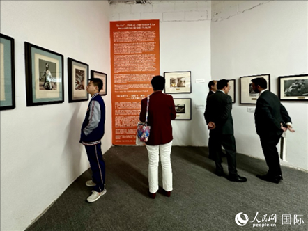 “與中國(guó)結(jié)緣：智利畫(huà)家何塞·萬(wàn)徒勒里誕辰100周年”展覽在京舉行。人民網(wǎng)記者 周雨攝