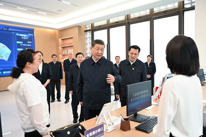 2024年4月22日下午，習近平總書記在重慶市九龍坡區(qū)謝家灣街道民主村社區(qū)考察。