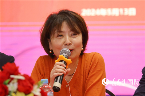 陜西省歸國華僑聯(lián)合會黨組成員、副主席兼秘書長尚小紅在座談會上致辭。人民網(wǎng)記者 陳海琪攝