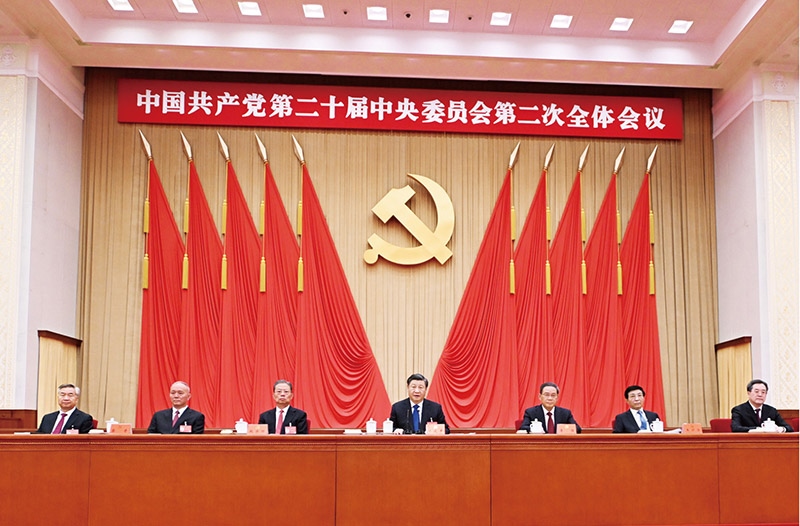 中國共產黨第二十屆中央委員會第二次全體會議，于2023年2月26日至28日在北京舉行。這是習近平、李強、趙樂際、王滬寧、蔡奇、丁薛祥、李希等在主席臺上。 新華社記者 謝環(huán)馳/攝