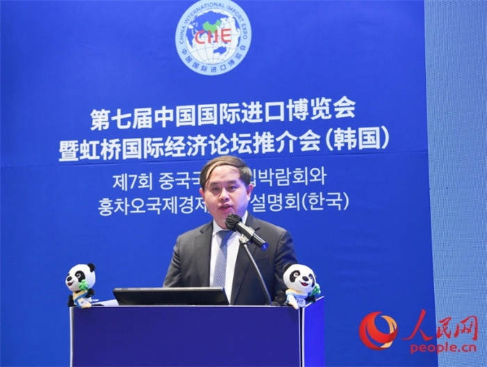中國(guó)銀行首爾分行副行長(zhǎng)褚?guī)h發(fā)言。人民網(wǎng) 程安康攝