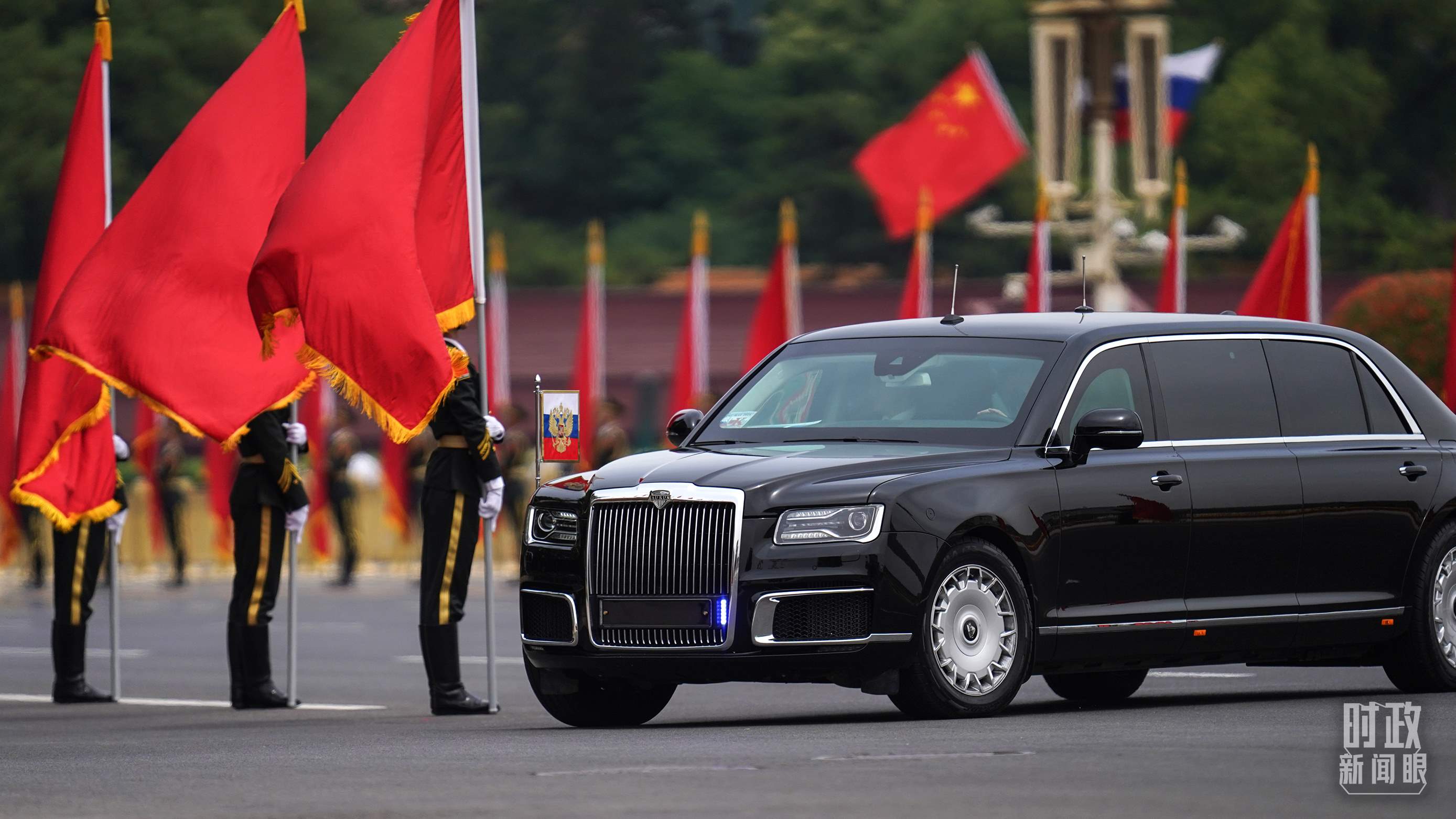 △普京總統(tǒng)乘車(chē)抵達(dá)歡迎儀式現(xiàn)場(chǎng)。（總臺(tái)國(guó)廣記者李晉拍攝）