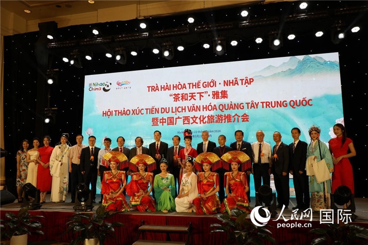 中越兩國嘉賓合影留念。人民網(wǎng)記者楊曄攝