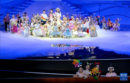 6月1日，演員在“我和祖國一起成長”主題演出活動中表演。新華社記者 金良快 攝