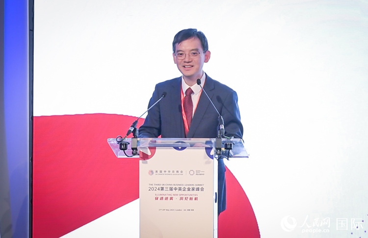 英國(guó)中國(guó)商會(huì)會(huì)長(zhǎng)、中國(guó)銀行倫敦分行行長(zhǎng)方文建致辭。人民網(wǎng) 郭錦標(biāo)攝