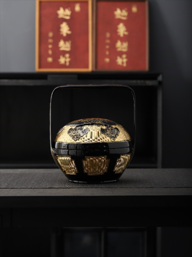 永春漆籃作品《籃犀》。中國(guó)美術(shù)館供圖