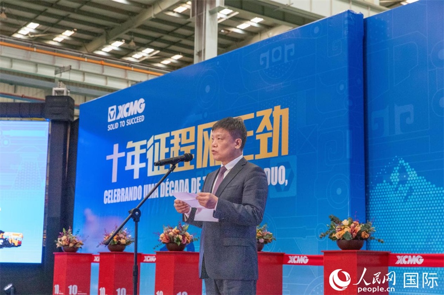 中國貿(mào)促會駐巴西代表處總代表郭英會在致辭中表示，過去十年，中巴經(jīng)貿(mào)關(guān)系迅猛發(fā)展，數(shù)百家中國企業(yè)進(jìn)入巴西，投資巴西，為巴西的經(jīng)濟(jì)建設(shè)貢獻(xiàn)中國企業(yè)的力量。 人民日報社拉美中心分社 威廉·科埃略·維亞納攝