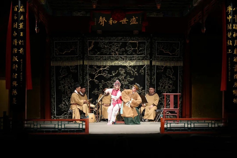永嘉昆曲表演及音樂特點(diǎn)分享會(huì)在北京正乙祠戲樓舉行。