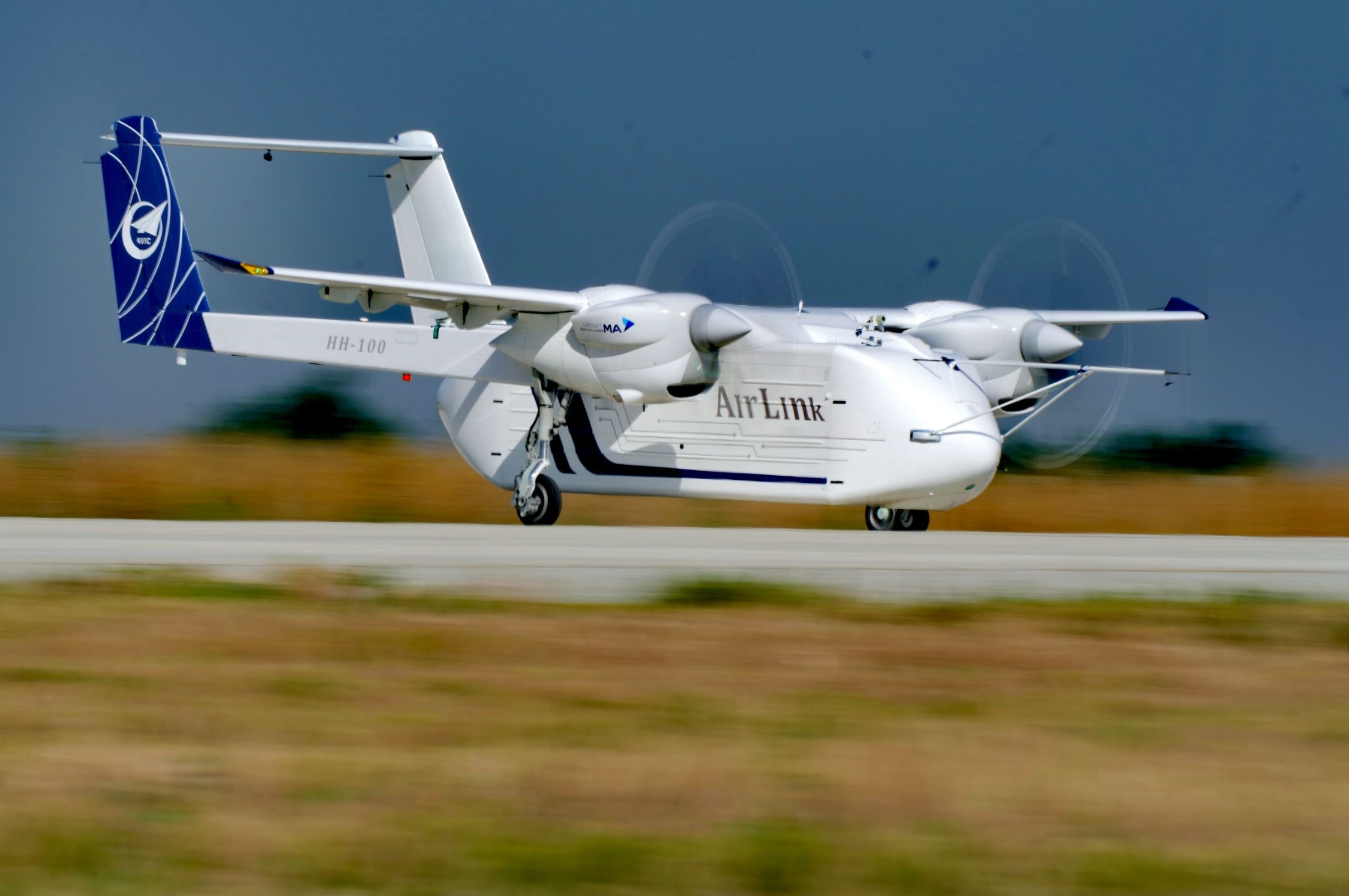 △2024年6月12日，HH-100航空商用無人運輸系統(tǒng)驗證機在西安藍田通用機場首飛成功。