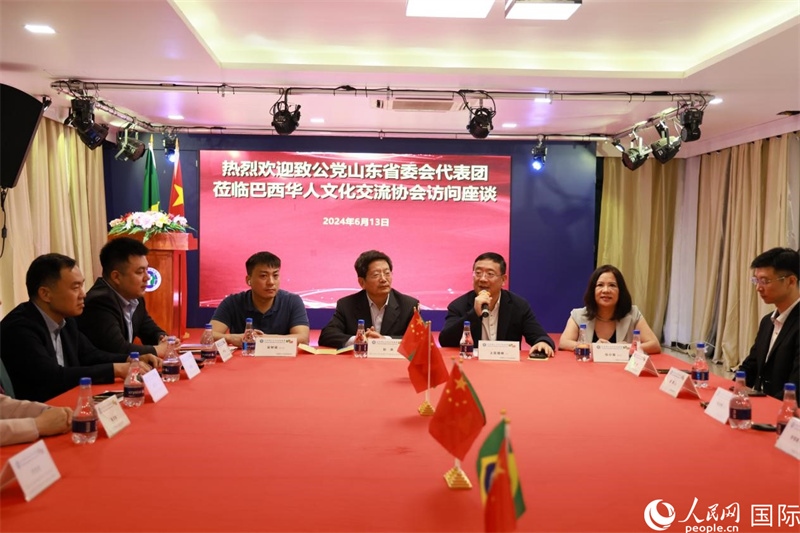 巴西華人文化交流協(xié)會(huì)主席上官劍鋒在座談會(huì)上致辭。人民網(wǎng)記者 宋亦然攝