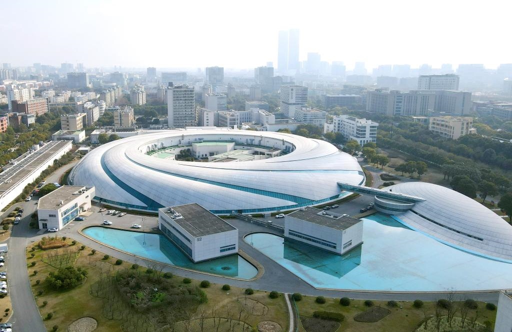 位于上海張江科學(xué)城的“上海光源”（2024年2月27日攝，無人機(jī)照片）。新華社記者 方喆 攝