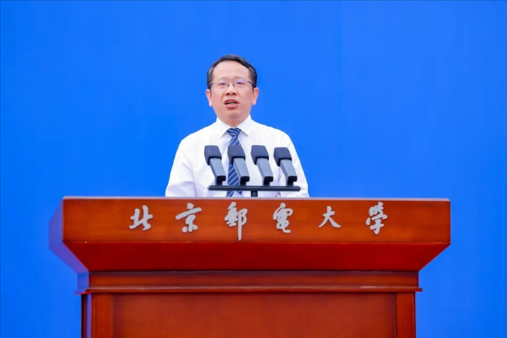 北京郵電大學校長徐坤發(fā)表講話。校方供圖