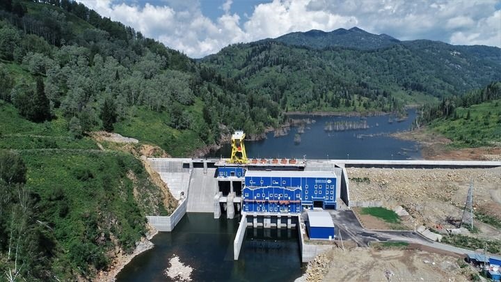 這是2021年7月28日拍攝的哈薩克斯坦圖爾古孫水電站（無人機(jī)照片）。新華社發(fā)（奧斯帕諾夫攝）