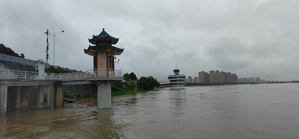 圖為洞庭湖的標(biāo)志性水文站城陵磯站，也被稱為洞庭湖及長(zhǎng)江流域水情“晴雨表”。（湖南省洞庭湖水利事務(wù)中心供圖）