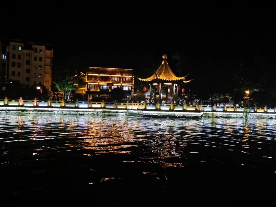 里運河文化長廊夜景。人民網記者 黃鈺攝