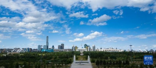這是7月1日拍攝的哈薩克斯坦首都阿斯塔納的天際線。新華社記者 王建華 攝