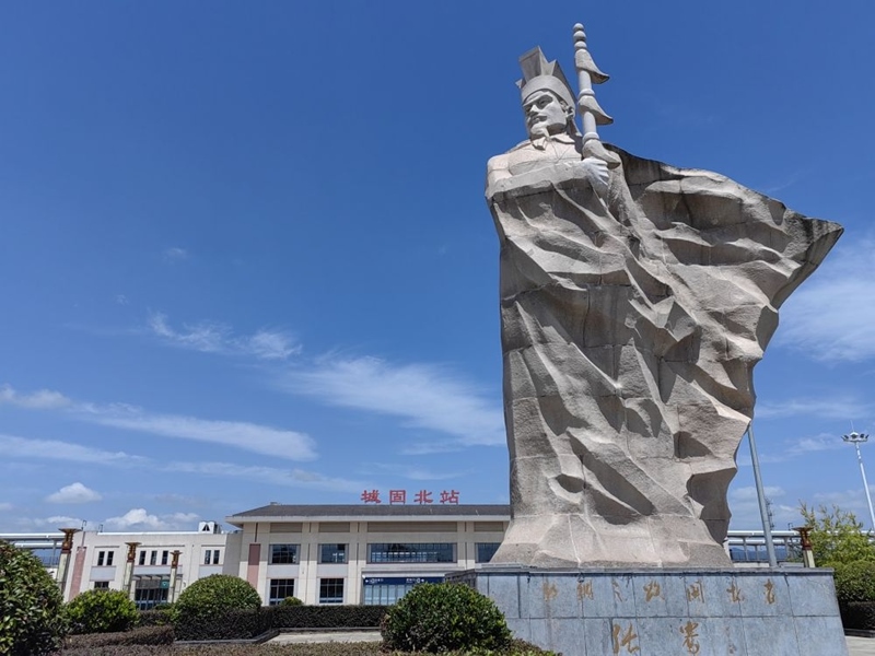 張騫雕塑。新華社記者 孫正好 攝