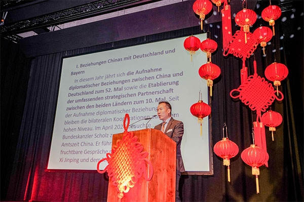 圖為郭方領事在致辭。（駐慕尼黑總領館提供）