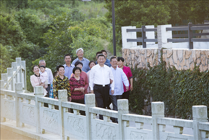 2015年5月25日，習(xí)近平總書記在浙江省舟山市定海區(qū)干覽鎮(zhèn)新建社區(qū)視察。