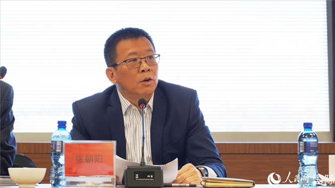 張朝陽代會長做協(xié)會上半年工作匯報。人民網(wǎng) 劉暢攝