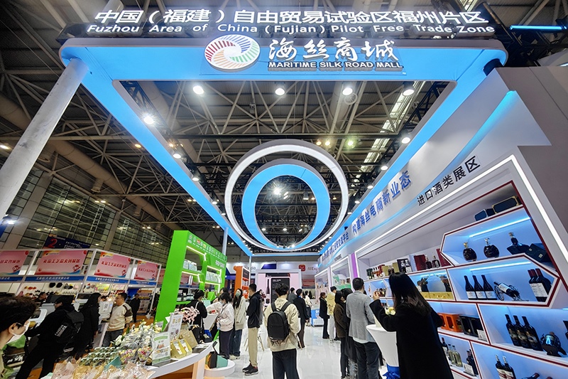 2024年3月18日，第四屆中國(guó)跨境電商交易會(huì)在福建福州開幕。展會(huì)聚焦“鏈接跨境全流域 共建電商新生態(tài)”，集聚全國(guó)80余個(gè)外貿(mào)產(chǎn)業(yè)帶的上千家供應(yīng)鏈企業(yè)。