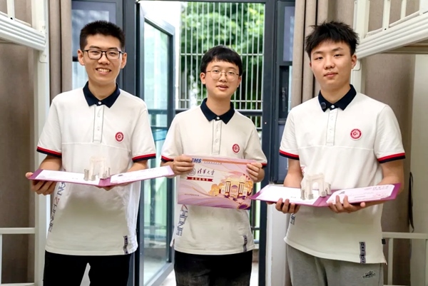 王子源（左）、母翰堯（中）、郭洋君（右）。清華大學(xué)供圖