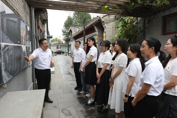 北京大中小學思政教師赴實踐教學基地現(xiàn)場備課。北京市教委供圖